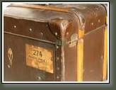 417022 old suitcase